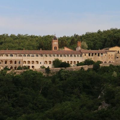 Il Consiglio di Stato: «Fuori i suprematisti dalla Certosa»