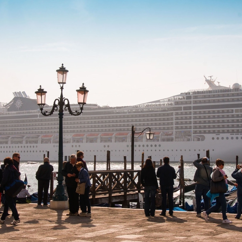 Grandi navi fuori dalla Laguna! Ma la soluzione transitoria di Porto Marghera va rigettata